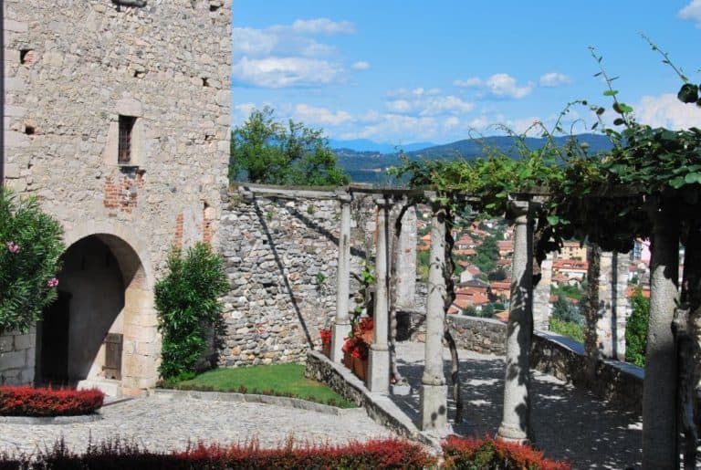 Un castello del XIII secolo ad Angera