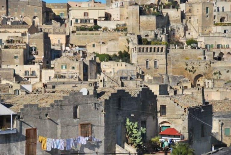 イタリア、マテーラ－洗濯物 2011年 (プーリア州)