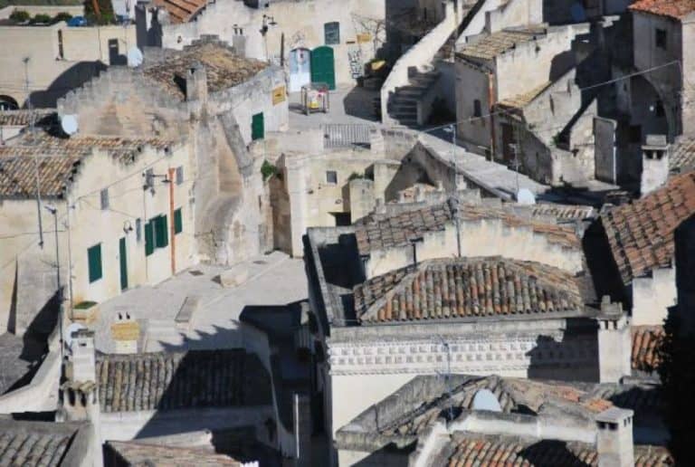 イタリア、マテーラ－屋根 2011年 (プーリア州)