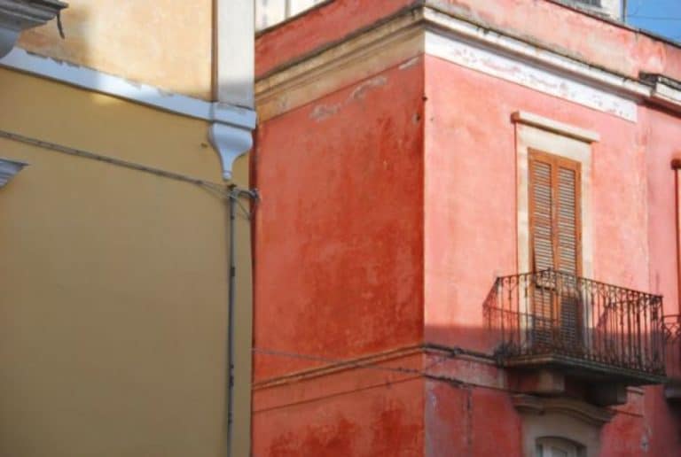 イタリア、パロ・デル・コッレ－ピンクの家 2011年 (プーリア州)
