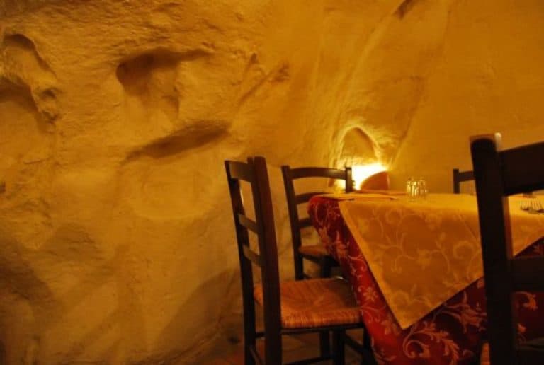 Anche i ristoranti sono in una grotta a Matera