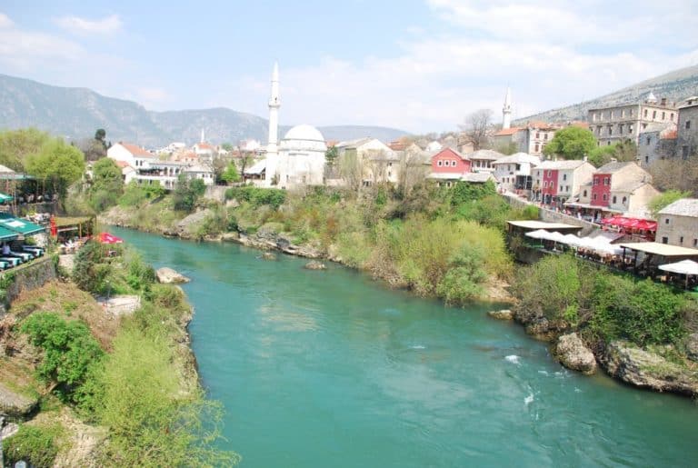 narenta-fiume-mostar-blu-colore-herzegovina