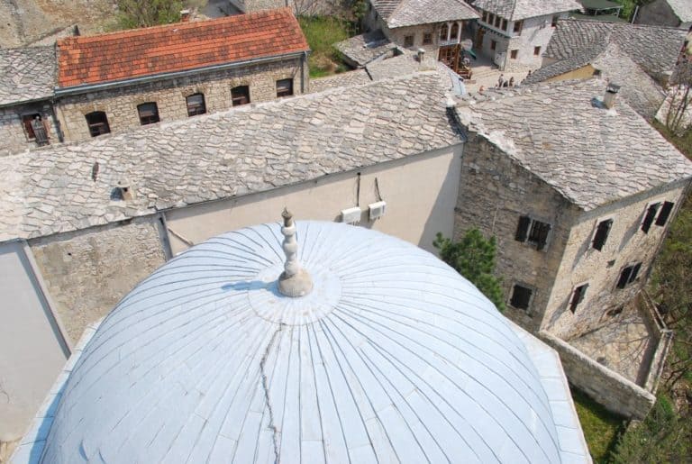 centro-mostar-herxegovina-guardare-basso