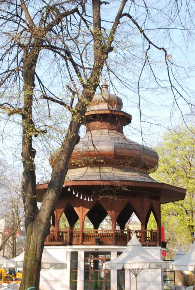 Sarajevo – in the park, April 2009 (Sarajevo)