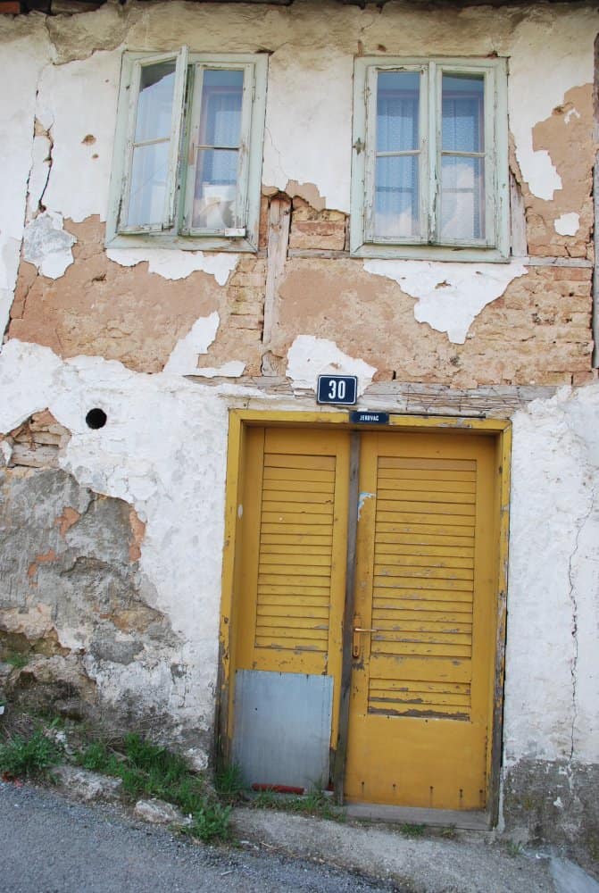 Sarajevo – yellow door, April 2009 (Sarajevo)