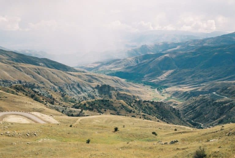 Armenia, caravanserraglio – panorama montuoso, autunno 2005