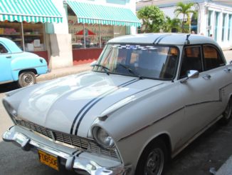 Cuba, Cienfuegos – car and horse, 2010