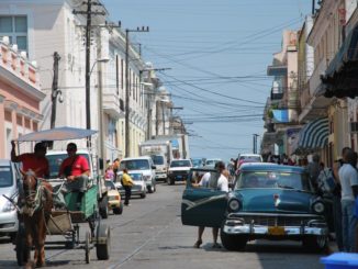 Cuba, Cienfuegos – car and horse, 2010