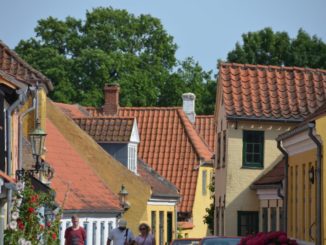 Danimarca, Aeroskobing – muro bianco e muro giallo, agosto 2012