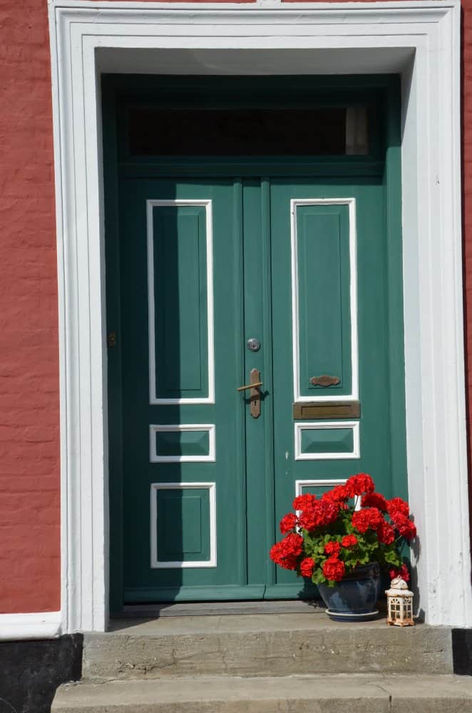 Denmark, Aeroskobing – door and flowers, Aug. 2012 (Aero)