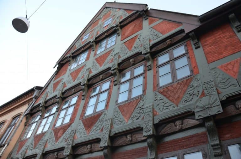 Danimarca, Kolding – lampione e casa antica, agosto 2012 (Kolding)