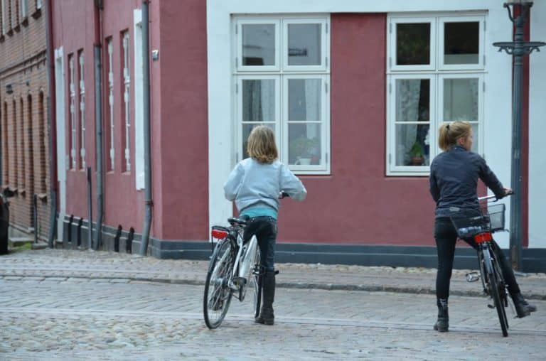 Denmark, Ribe – girls, July2012 (Ribe)