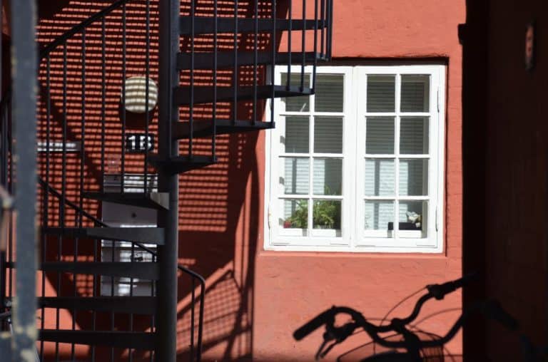 Denmark, Ribe – shadows, July2012 (Ribe)