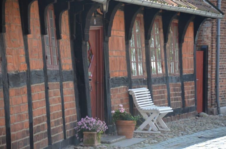 Denmark, Ribe – white bench, July2012 (Ribe)