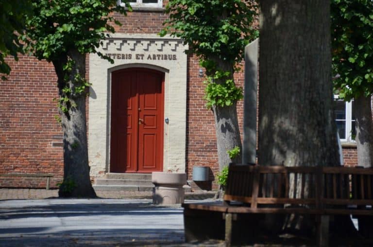 Denmark, Ribe – red door, July2012 (Ribe)