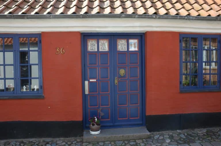 Denmark, Ribe – red and blue, July 2012 (Ribe)