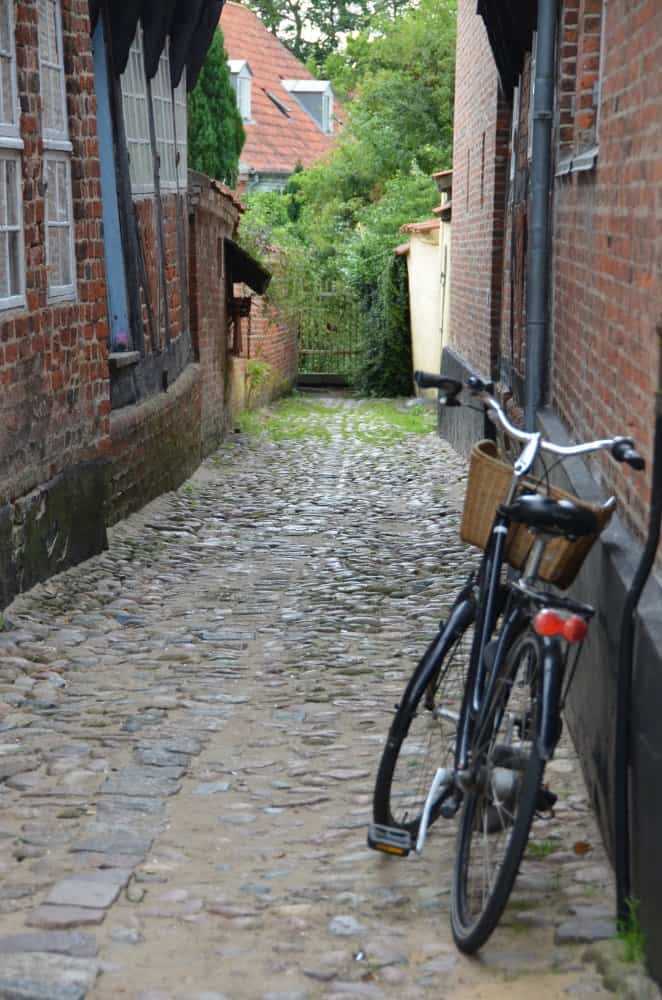 Denmark, Ribe – bicycle in the alley, July2012 (Ribe)