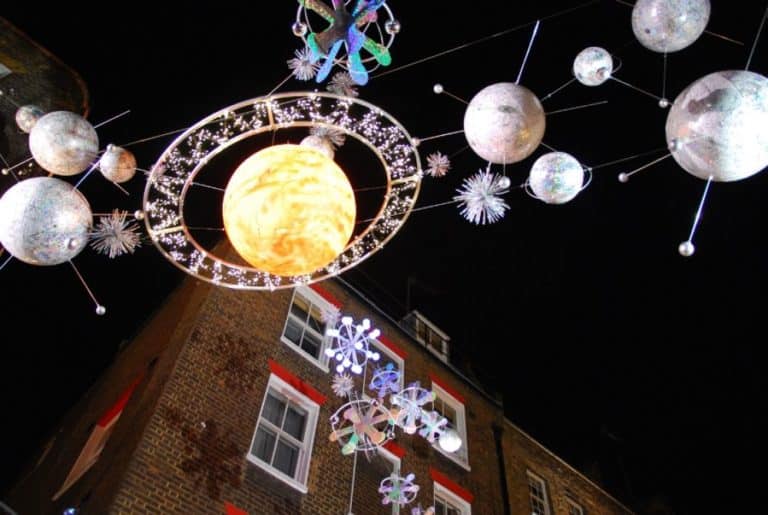 Decorazioni natalizie in Carnaby Street a Londra