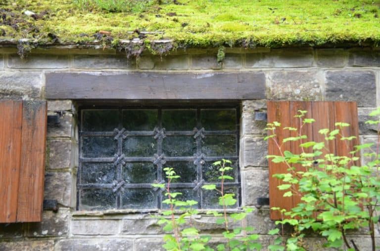 finestra-casa-vallo-di-adriano