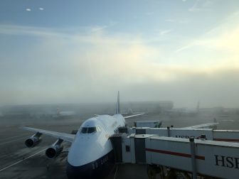 イングランド　ロンドン　ヒースロー空港　霧