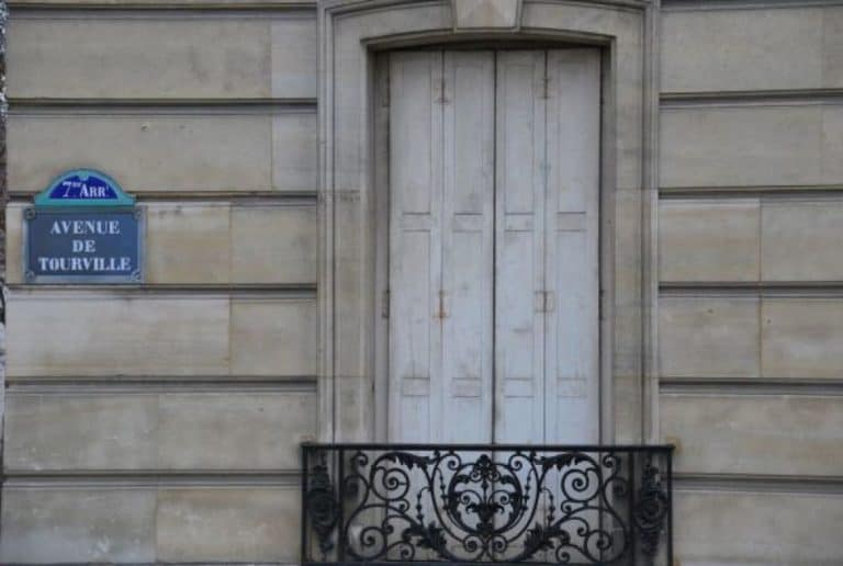 France, Paris – closed window, 2012 (París)