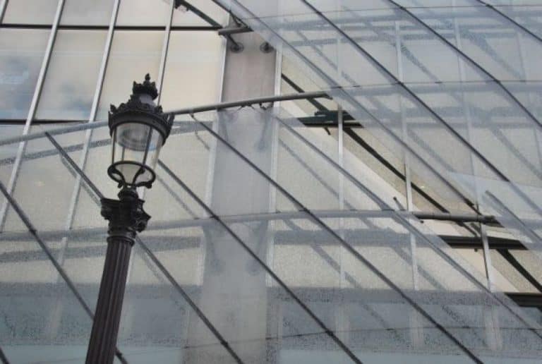 France, Paris – lamp and glass, 2012 (París)