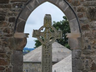 Idilliache rovine di un monastero a Clonmacnoise
