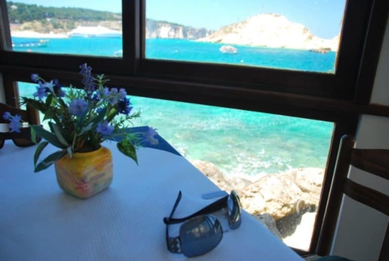 Pranzo in un ristorante fronte mare alle Isole Tremiti