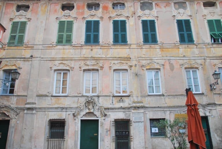 Italia, Finalborgo – grande casa, dicembre 2012 (Liguria)