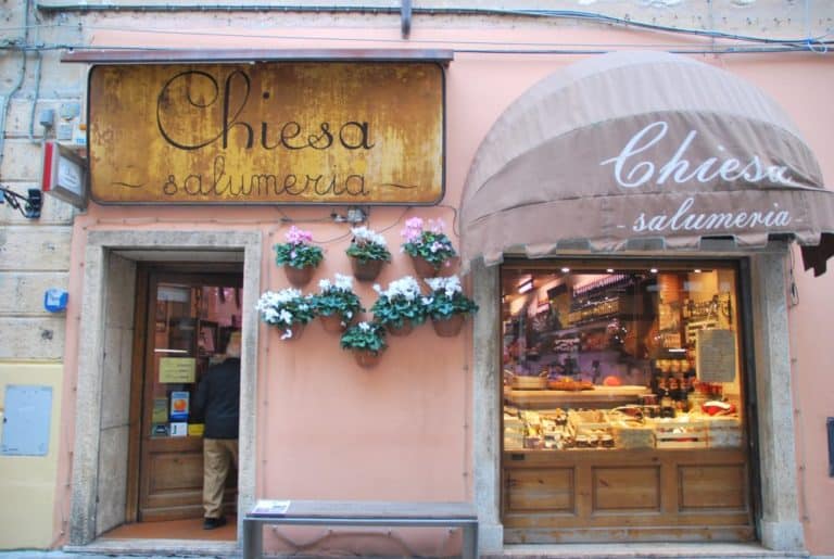 イタリア、フィナーレ・リグレ－店 2012年12月 (リグーリア)