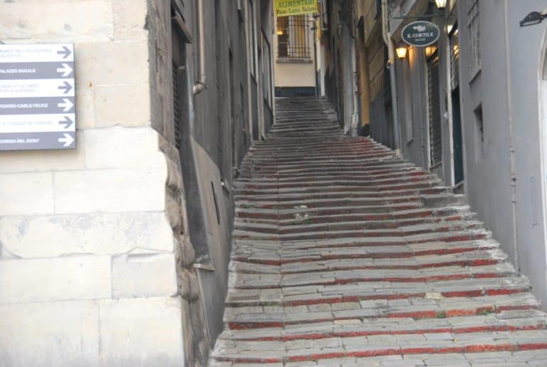 Italia, Genova – vecchia scalinata, Febbraio 2012 (Genova)