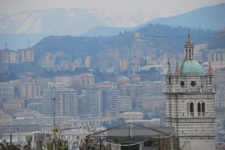 Italia, Genova – vista della montagna, Febbraio 2012 (Genova)