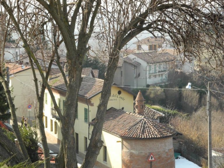 Italia, Langhe – tetto, marzo 2012 (Piemonte)