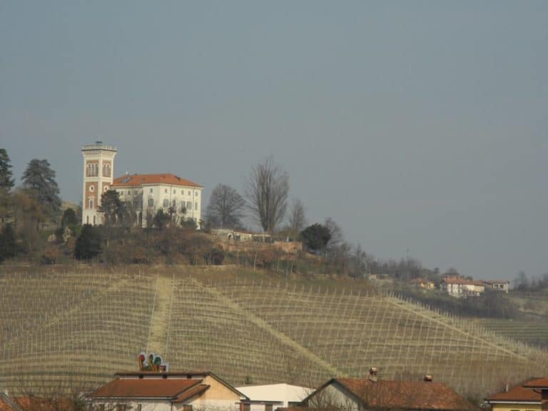 Italia, Langhe – casa bianca, marzo 2012 (Piemonte)