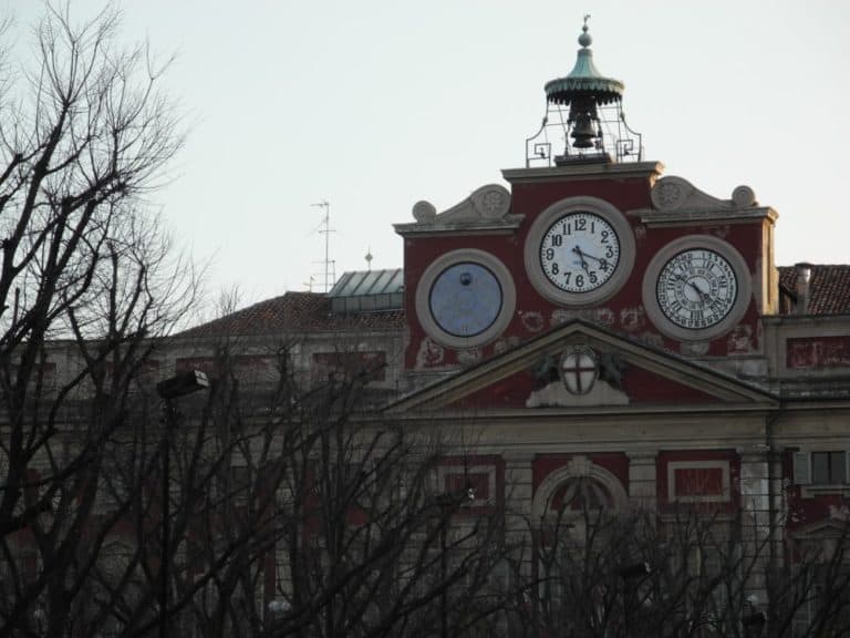 Italia, Langhe – orologio, marzo 2012 (Piemonte)