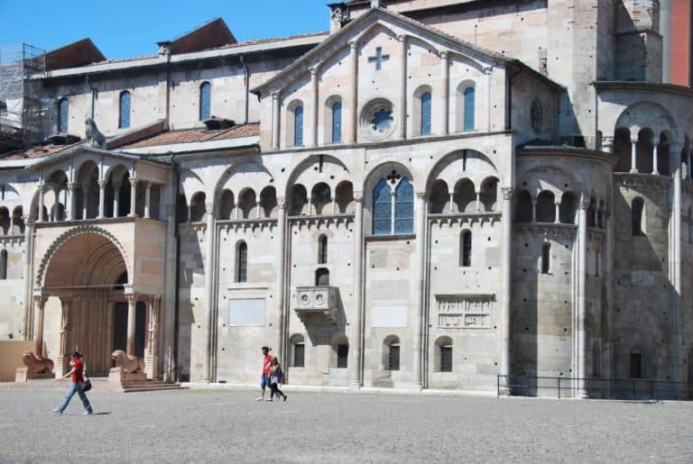 Italy, Modena – church, 2010 (Emilia-Romaña)