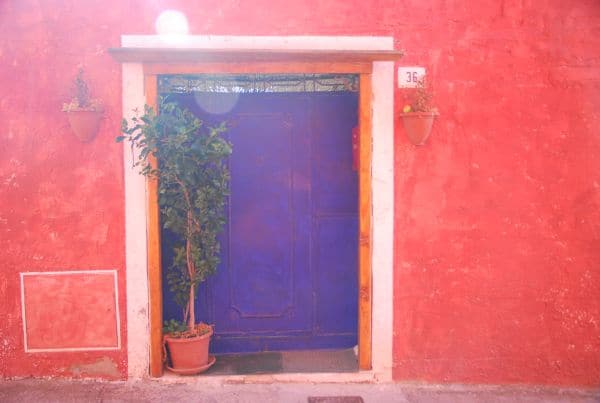 Italia, Sardegna, Muravera – porta viola, 2010 (Sardegna)
