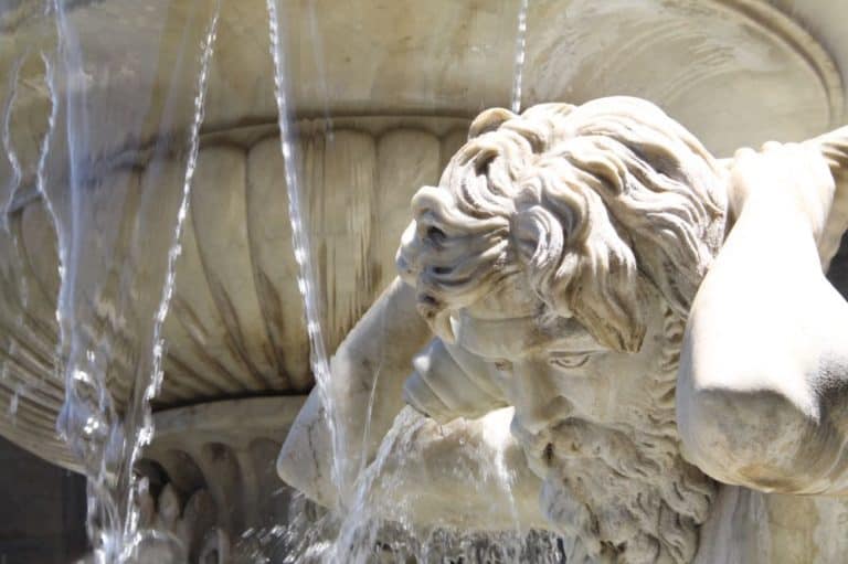 イタリア、カターニア – 大理石と水 (カターニア)