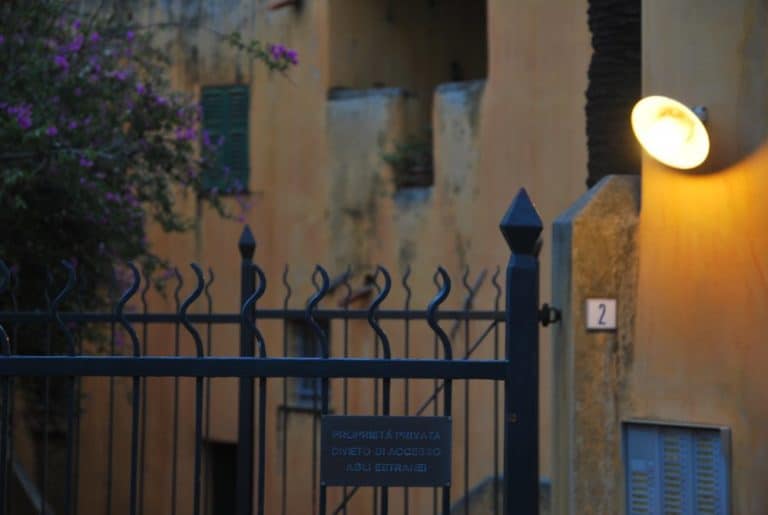 Italy, Varigotti – lamp and fence, Dec.2012 (Liguria)