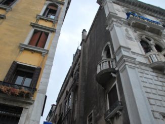 イタリア、ベニス－古い壁 2012年11月