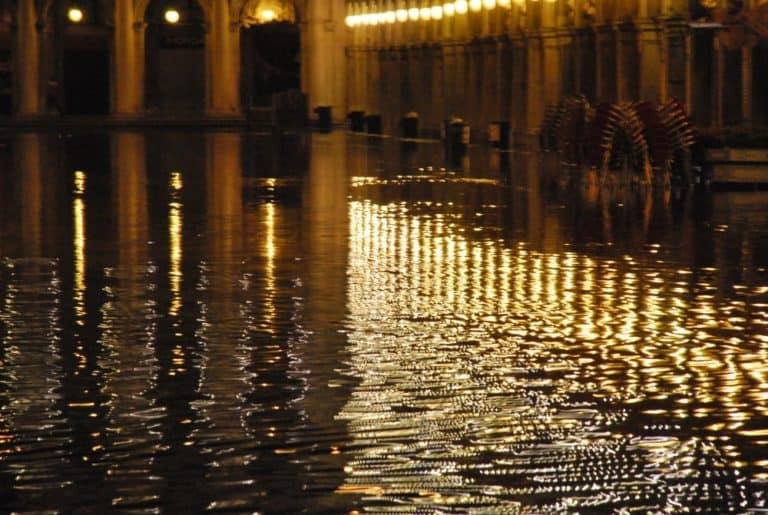 Italia, Venezia – decorazione di luce, novembre 2012 (Venezia)