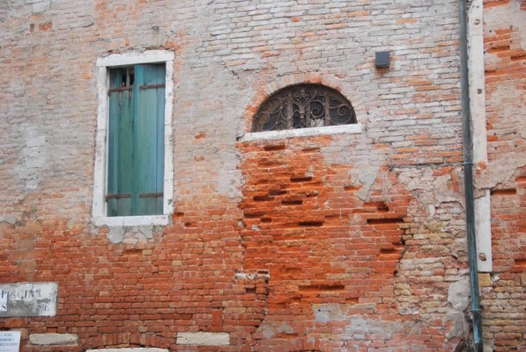 イタリア、ベニス－古い壁 2012年11月 (ヴェネツィア)