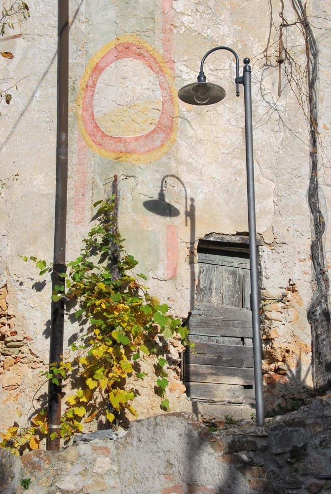 Italy, Verezzi – lamp and painted wall, Dec.2012 (Liguria)