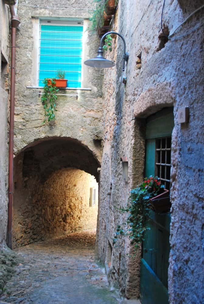 Italia, Verezzi – vecchia viuzza, dicembre 2012 (Liguria)