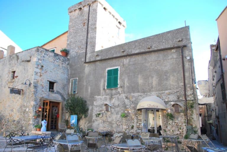 La piazza è il teatro a Verezzi