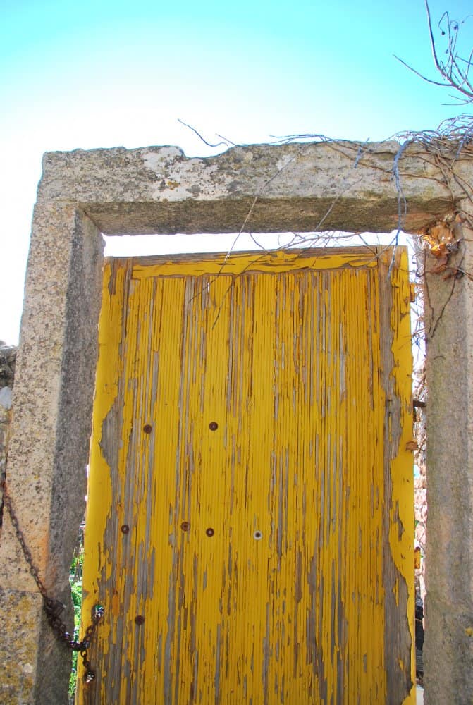 Italia, Verezzi – porta gialla, dicembre 2012 (Liguria)