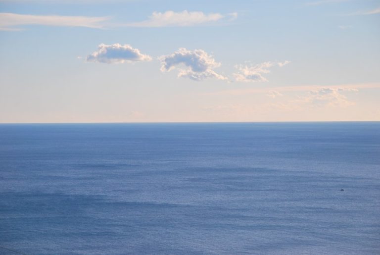 Italia, Verezzi – nuvole e mare, dicembre 2012 (Liguria)