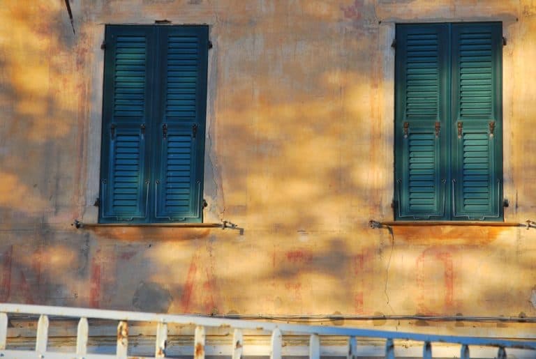 Italia, Verezzi – due finestre, dicembre 2012 (Liguria)