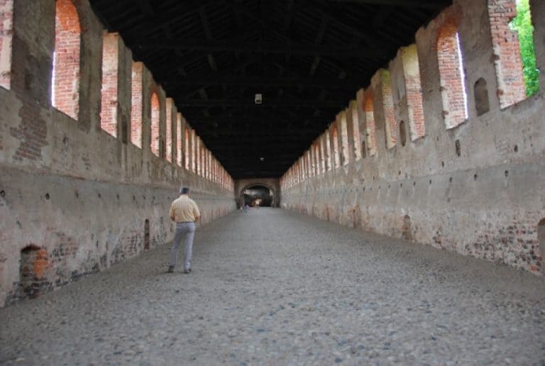 Corridor where horses can run