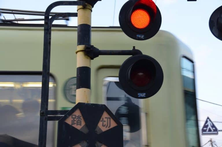 Giappone, Kamakura – passaggio a livello, dicembre 2012